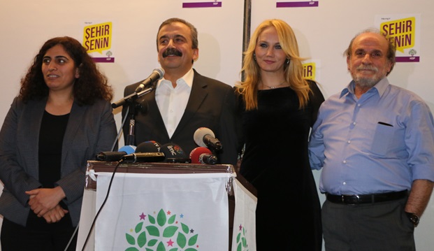 HDP'liler basın mensuplarıyla buluştu